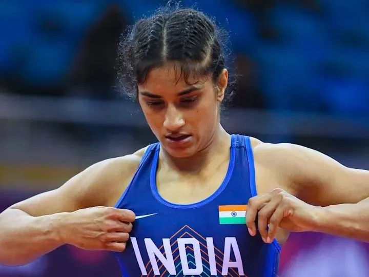 एशियन गेम्स में भारतीय उम्मीदों को बड़ा झटका लगा है. दरअसल, भारतीय पहलवान विनेश फोगाट एशियन गेम्स का हिस्सा नहीं होंगी. रविवार को विनेश फोगाट चोट का शिकार हो गईं.
