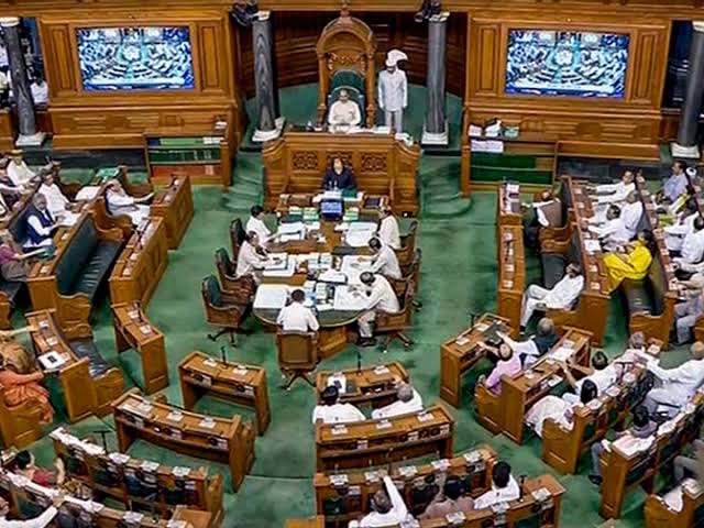 Data Protection Bill 2023: संसद मानसून सत्र में मणिपुर और अन्य मुद्दों लेकर चल रहे हंगामे के बीच सरकार ने लोकसभा में एक ऐसा बिल टेबल कर दिया है जिसके कानून बनते ही डिजिटली लोगों की जिंदगी में बदलाव आ जाएगा.