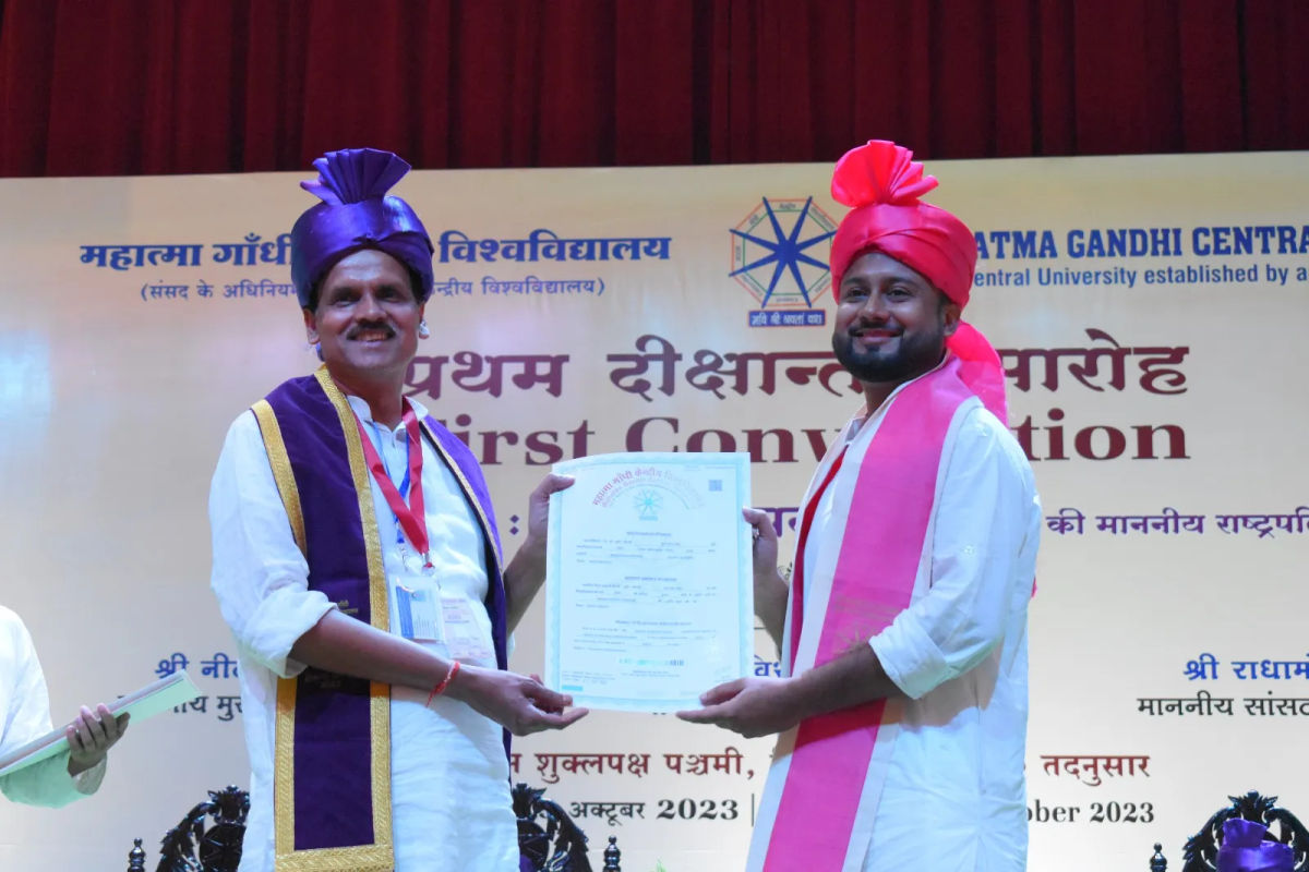 बिहार: राष्ट्रपति द्रौपदी मुर्मू के बिहार दौरे – मोतिहारी में दीक्षांत समारोह में टॉपरों को किया सम्मानित