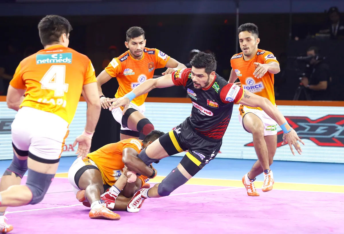 Puneri Paltan defeats Bengaluru Bulls in the Pro Kabaddi League, marking Pune’s fifth straight victory.