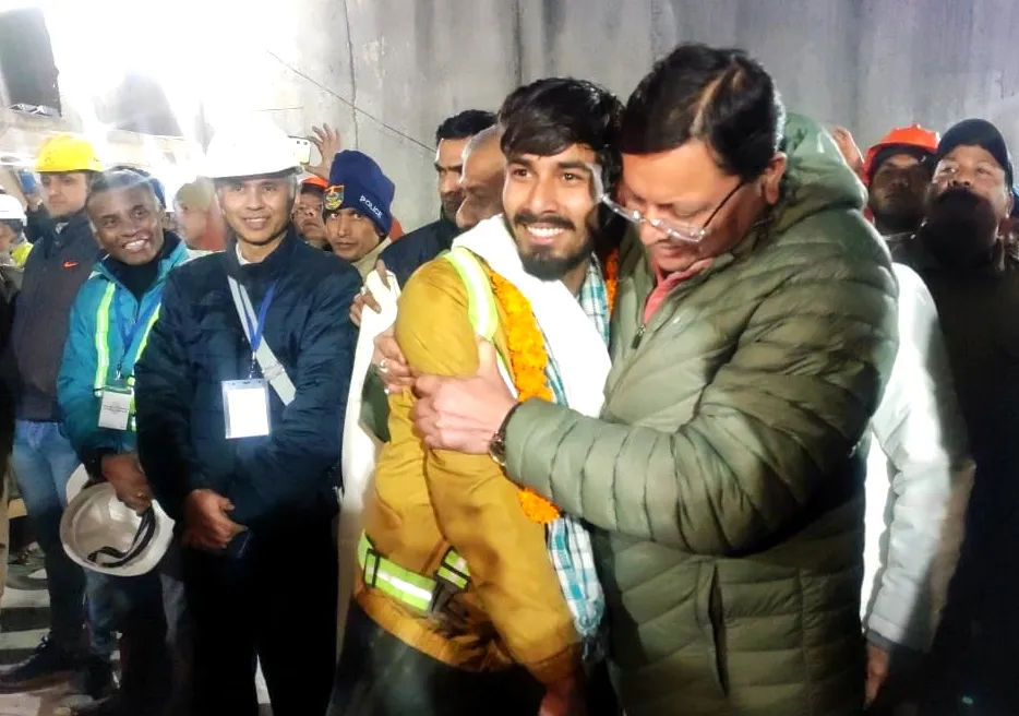 PM’s Pat For Rescued Tunnel Worker: “You Should Be Subject Of Case Study”