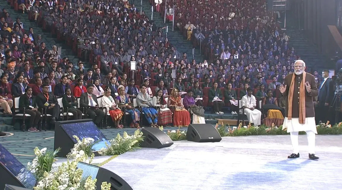 शिक्षकों का काम सिर्फ जॉब करना नहीं बल्कि बच्चों के जीवन में परिवर्तन लाना है , नरेंद्र मोदी