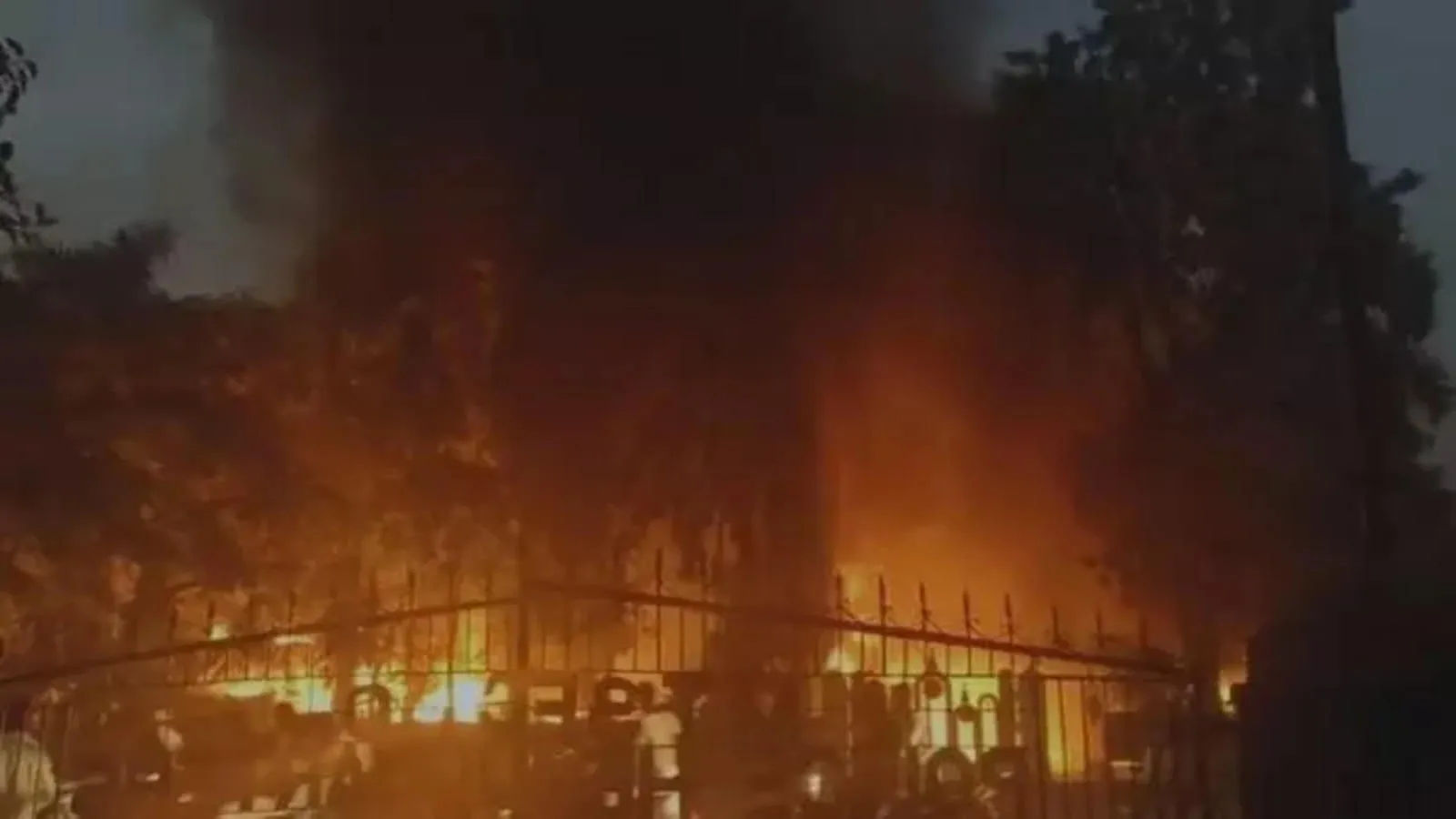A case has been filed against the SP leader for calling for the burning of the UP minister’s house.