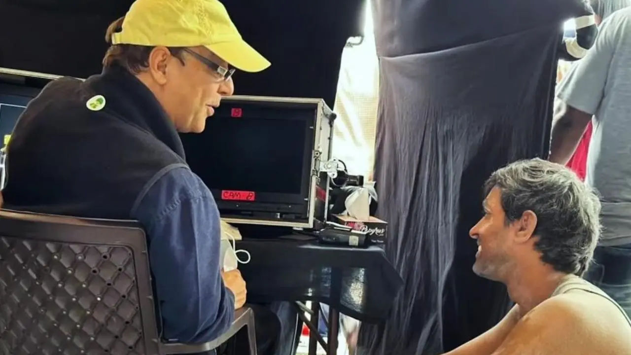 A BTS photo from “12th Fail” featuring Vikrant Massey with Vidhu Vinod Chopra