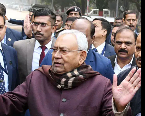 बिहार में नीतीश सरकार की प्रतिष्ठा पर परीक्षण: जबरन सचेतक के कमरे में बैठाने पर RJD की चिंता