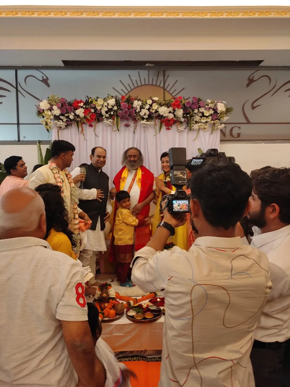 Sri Sri Ravi Shankar inaugurated Art of Living happiness centre at Vision Flora Mall, Pimple Saudagar, Pune