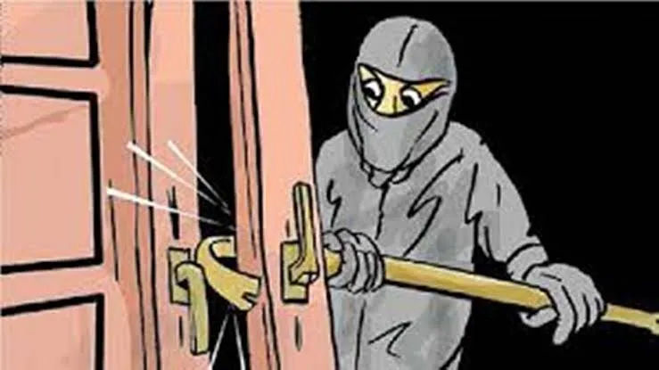 ज्वेलर्स दुकान में नकाबपोश चोरों ने दिया लाखों की चोरी की घटना को अंजाम