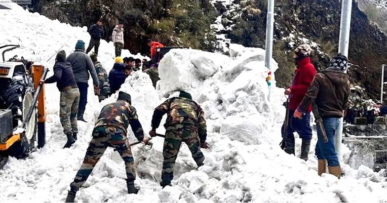 Russian skier dies, 6 rescued, as avalanche hits Gulmarg; CBI searches Satya Pal Malik’s premises in corruption case, and more