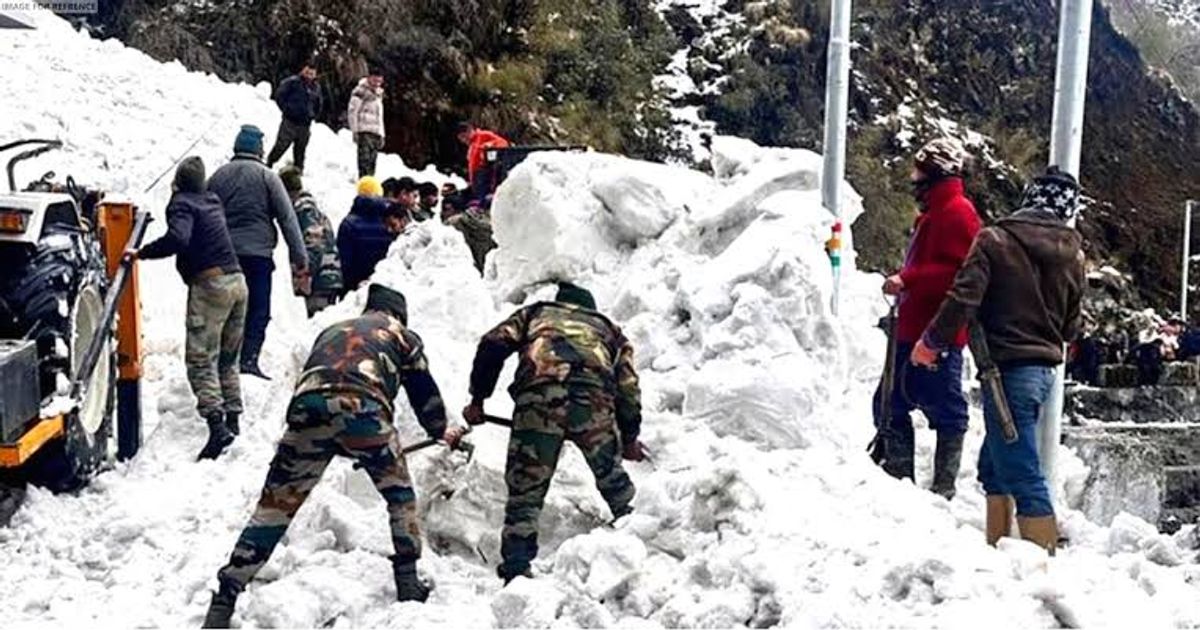 Russian skier dies, 6 rescued, as avalanche hits Gulmarg; CBI searches Satya Pal Malik’s premises in corruption case, and more