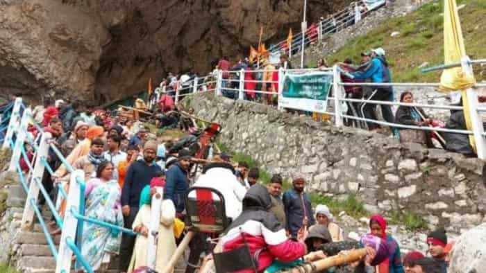 अमरनाथ गुफा मंदिर के लिए जम्मू से तीर्थयात्रियों का एक और जत्था रवाना–