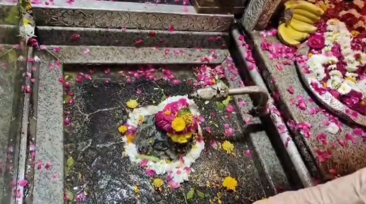 श्रावण महीने के पहले सोमवार कोओम्कारेश्वर में भक्तों ने लगाई आस्था की दुबकी