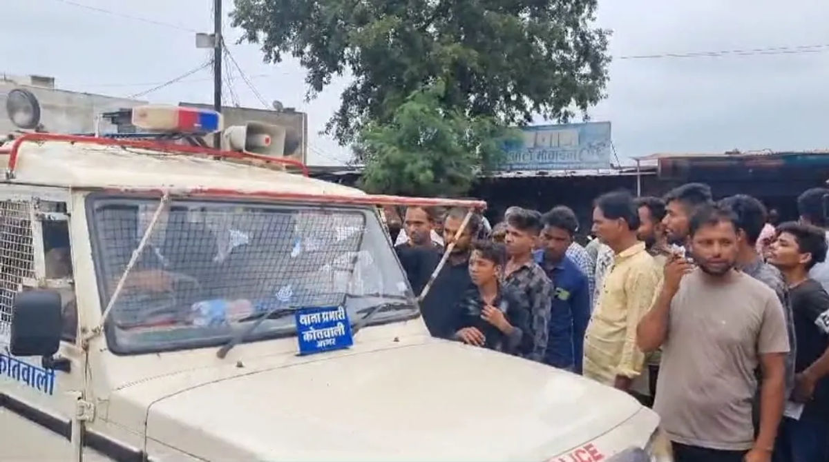 स्कूली बच्चो को सनातन धर्म विरोधी ज्ञान बाटने का विरोध: