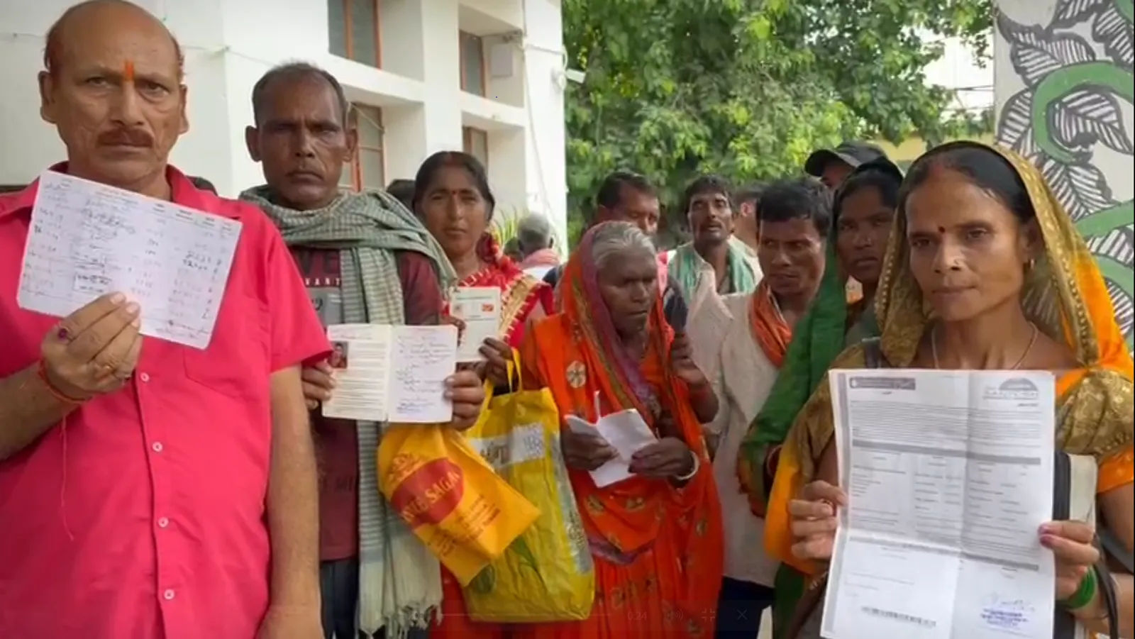 भरोसा में लेकर पोस्टमैन ने ग्रामीणों से ठगा दो करोड़ से अधिक रुपया,एफआईआर दर्ज