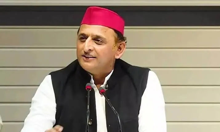 गैंग रेप के आरोपी के स्पोर्ट में आए अखिलेश यादव, योगी पर कसा तंज