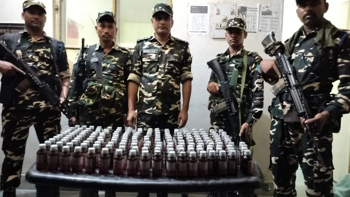 सशस्त्र सीमा बल के जवानों द्वारा भारत नेपाल सीमा पर किया प्रतिबंधित दवाइयों को जब्त