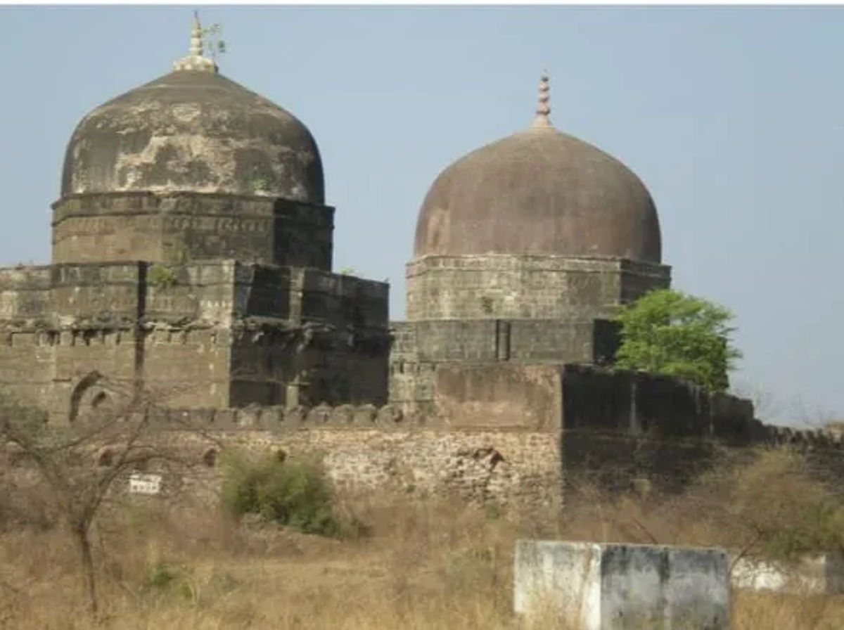 मध्य प्रदेश उच्च न्यायालय ने बुरहानपुर के स्मारकों पर वक्फ बोर्ड के दावे को किया खारिज