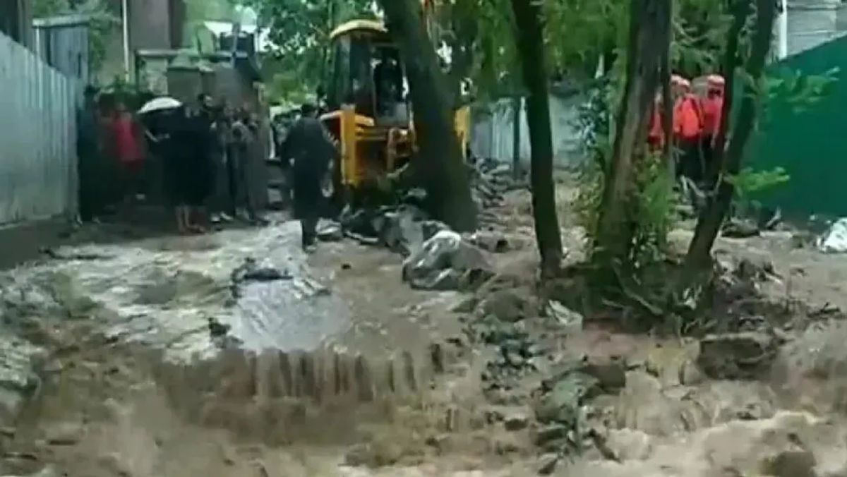 जम्‍मू कश्‍मीर में बादल फटा, तेज बहाव में बह गए लोगों के घर