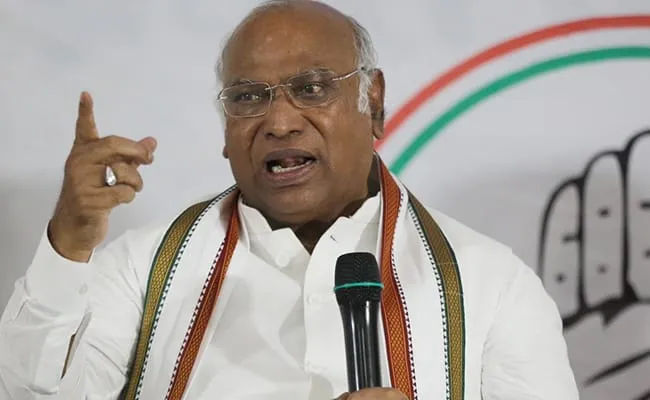 गरीबों और मध्यम वर्ग के साथ विश्वासघात किया गया, जनता के बीच जाएंगे: खरगे