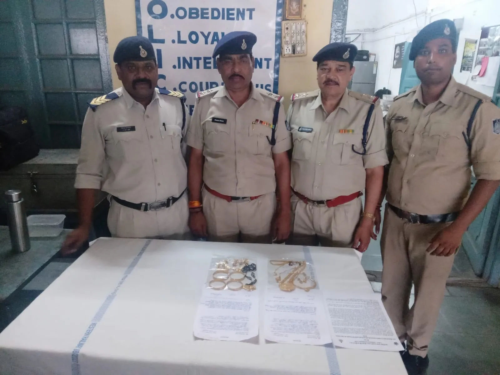 पुलिस ने किन्नर बनकर भिख्मांगकर चोरी करने वाले एक आरोपी को किया गिरफ्तार…