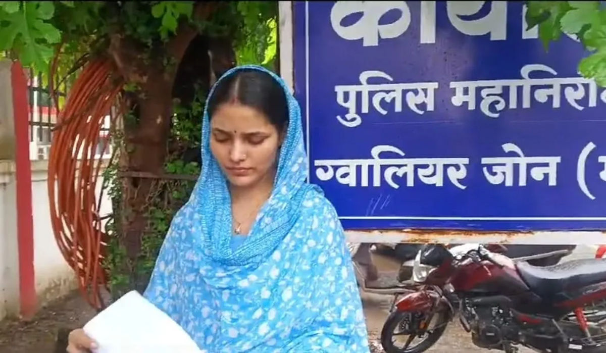 फर्जी गोली कांड में पति को झूठा फसाने पर पत्नी ने पुलिस अधीक्षक से लगाई गुहार