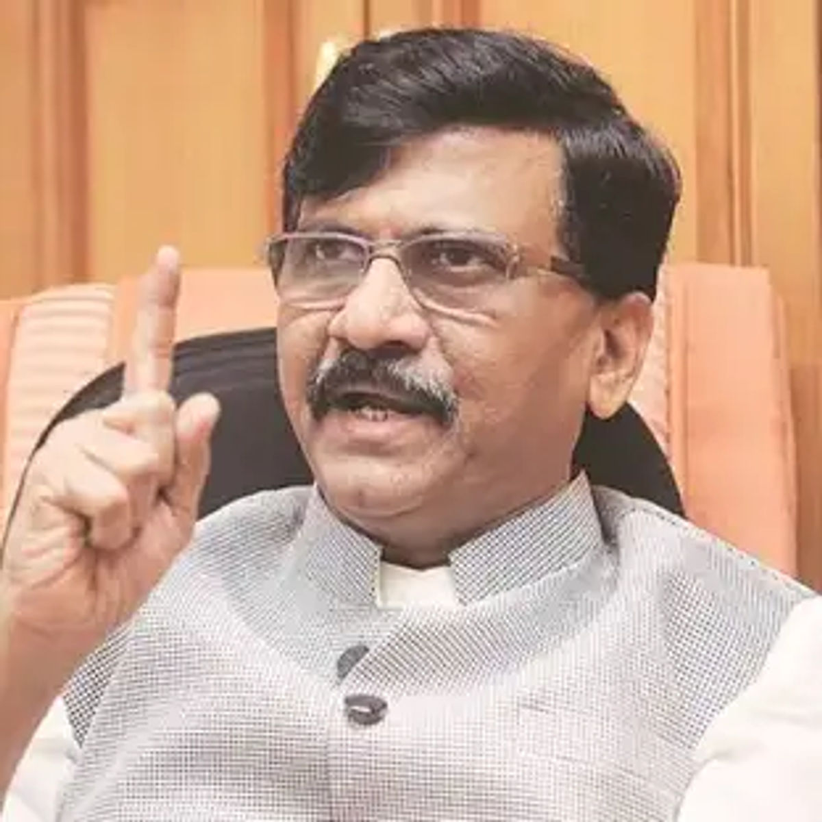 छत्रपति शिवाजी महाराज की प्रतिमा गिरने के मामले में महाराष्ट्र सरकार को विपक्ष घेरने में आमादा
