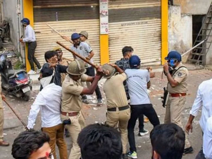 महाराष्ट्र के नंदुरबार में बड़ा बवाल, 2 गुटों में पथराव; पुलिस ने छोड़े आंसू गैस के गोले