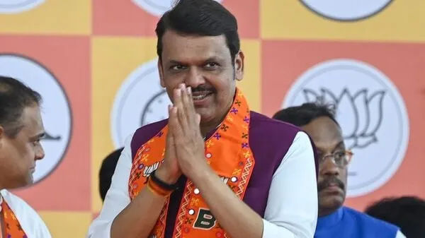 31 अक्टूबर 2014 से 12 नवंबर 2019 और एक बार फिर से महाराष्ट्र के मुख्यमंत्री देवेंद्र फडणवीस।