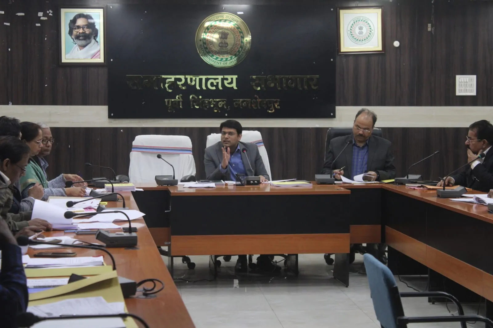 समय पर पूरी होंगी योजनाएं, घाटशिला में बनेगा मल्टी स्पोर्ट्स कॉम्प्लेक्स: उपायुक्त का सख्त निर्देश