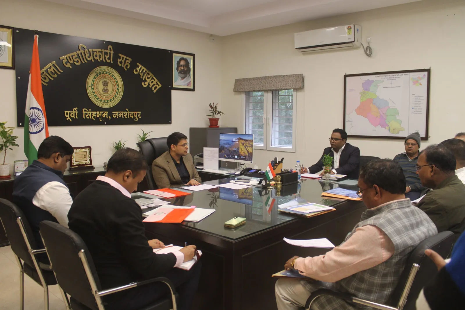 जिला दण्डाधिकारी सह उपायुक्त अनन्य मित्तल की अध्यक्षता में आयोजित जिला स्तरीय समिति की बैठक