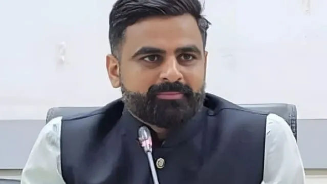 The new IAS of Pune Shri Jitendra Dudi.