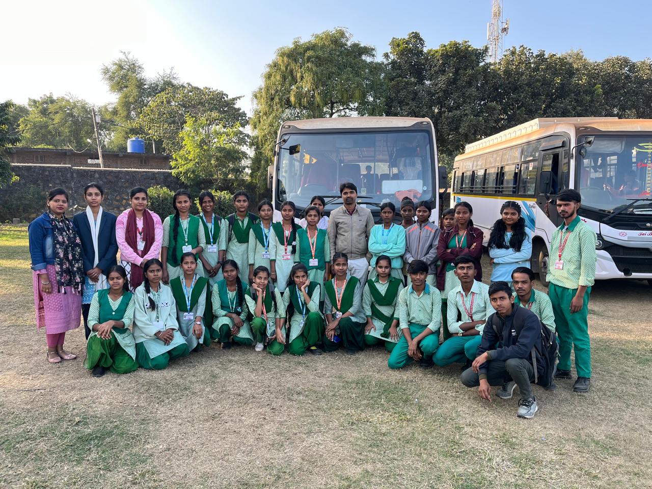 14 सरकारी स्कूलों के बच्चों ने किया प्रतिष्ठित संस्थानों का शैक्षणिक भ्रमण
