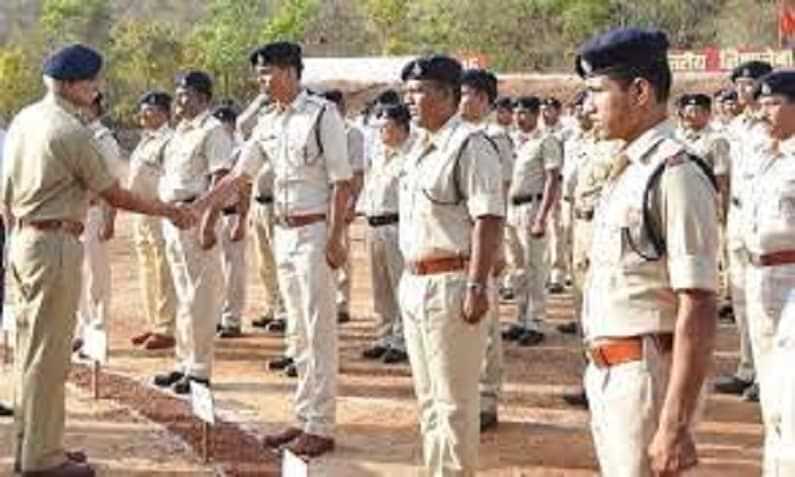 पुलिस अधीक्षक किशोर कौशल ने 15 सब-इंस्पेक्टरों को इंस्पेक्टर के पद पर प्रोन्नति दी