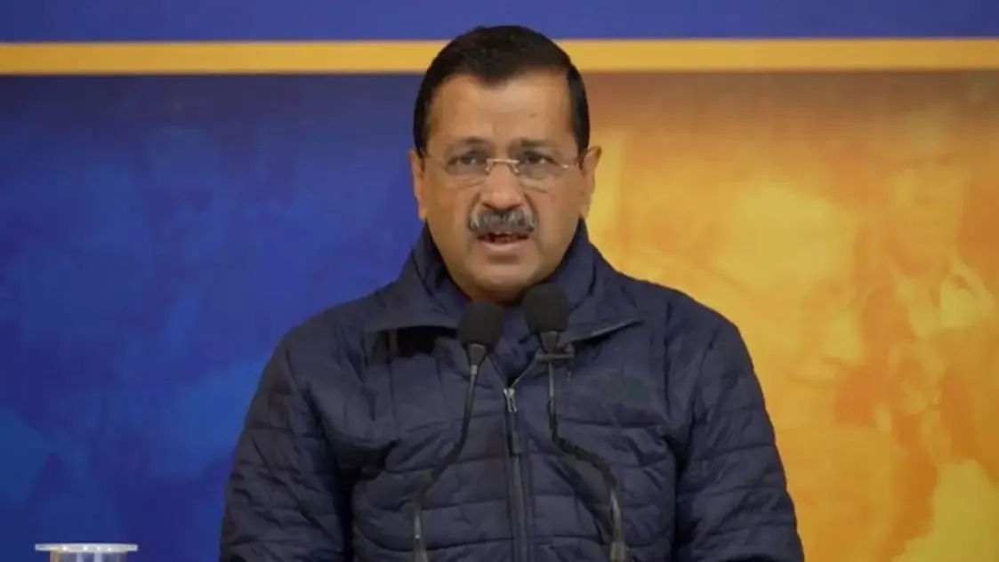 चुनाव के दौरान राजनीतिक दलों और नेताओं द्वारा जनता को लुभाने के लिए वादे एवं घोषणाएं जारी