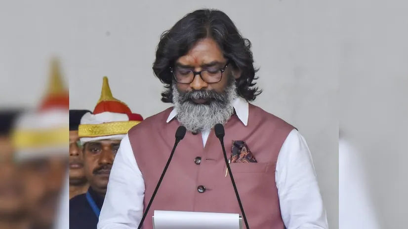 मुख्यमंत्री हेमंत सोरेन द्वारा राज्य के 28,945 सरकारी प्राथमिक शिक्षकों को किया जाएगा टैबलेट वितरण