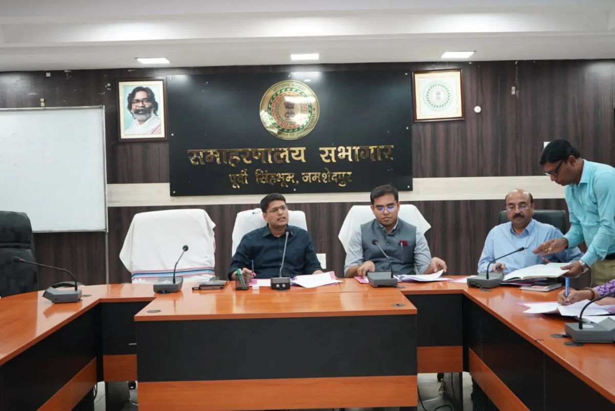 जिला दण्डाधिकारी सह उपायुक्त की अध्यक्षता में हुई जिला सहकारिता विकास समिति एवं संयुक्त कार्य समिति की बैठक, उप विकास आयुक्त समेत विभागीय पदाधिकारी हुए शामिल