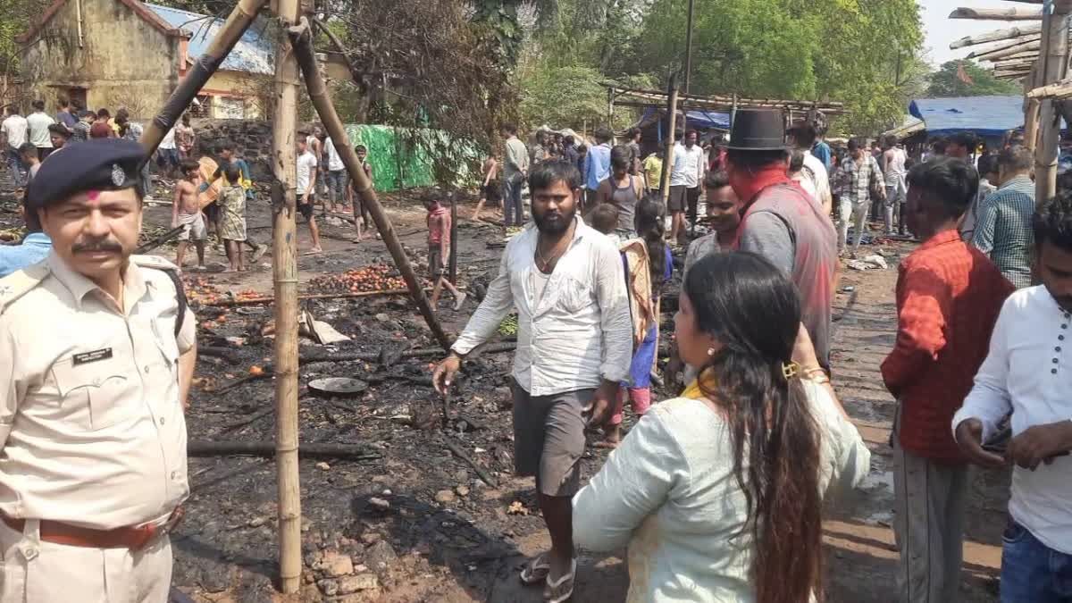 Massive Fire Engulfs Jamshedpur’s Bhikhari Maidan; 25 Shops Reduced to Ashes