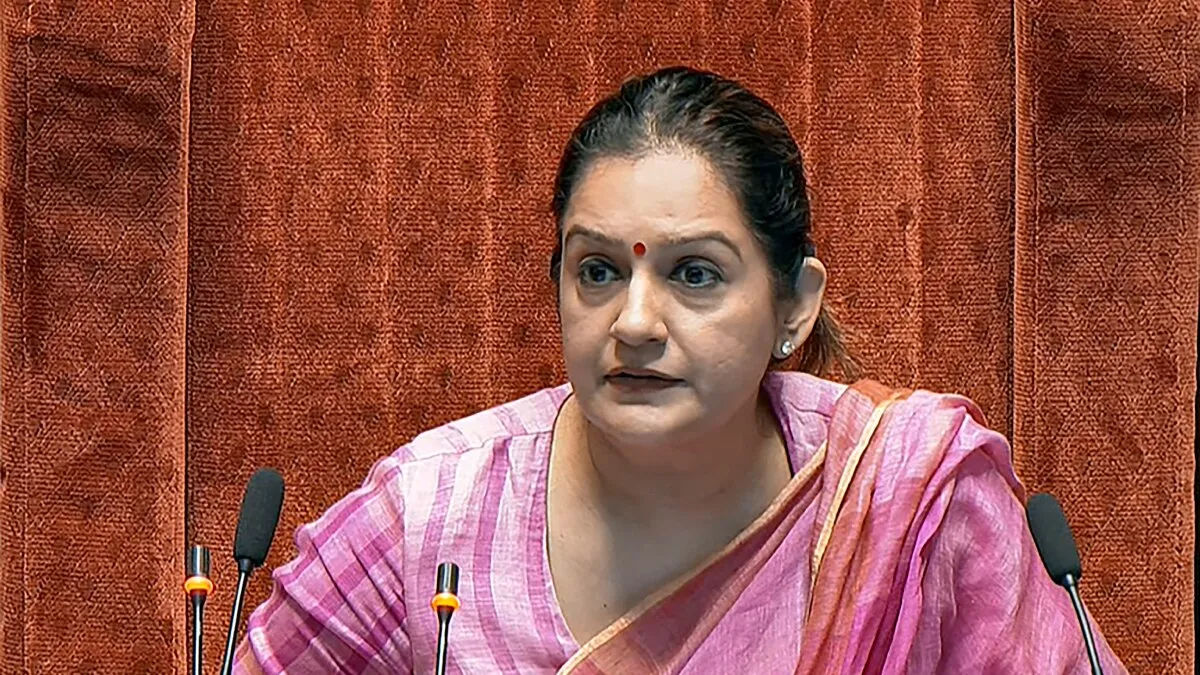शिवसेना यूबीटी की नेता प्रियंका चतुर्वेदी का महायुति (BJP-शिवसेना) के नेताओं को लेकर दिया बयान