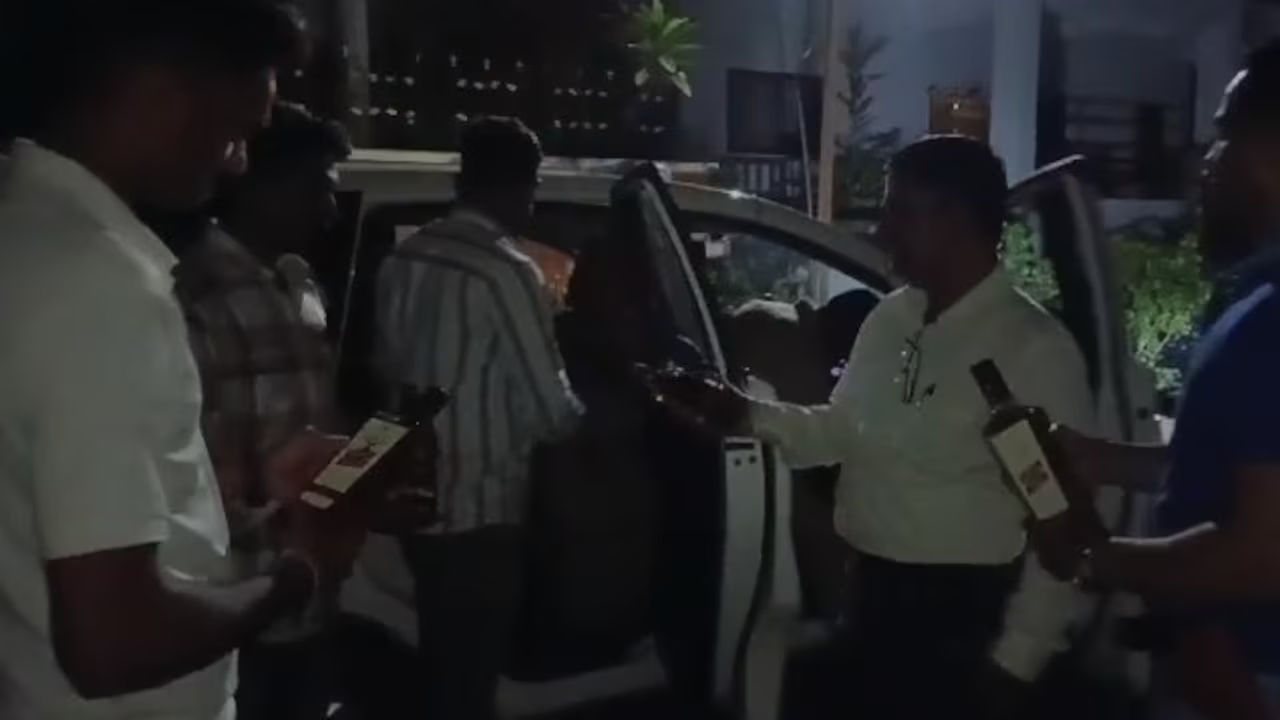 महाराष्ट्र के कोल्हापुर जिले में शराब तस्करी का एक अनोखा मामला आया  सामने