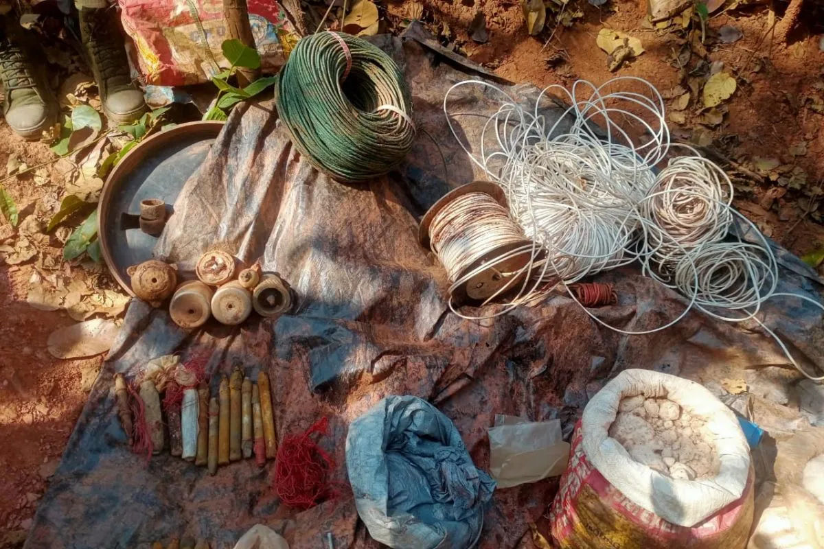 झारखंड में नक्सलियों की साजिश फिर नाकाम, नक्सली डंप ध्वस्त, विस्फोटक जब्त