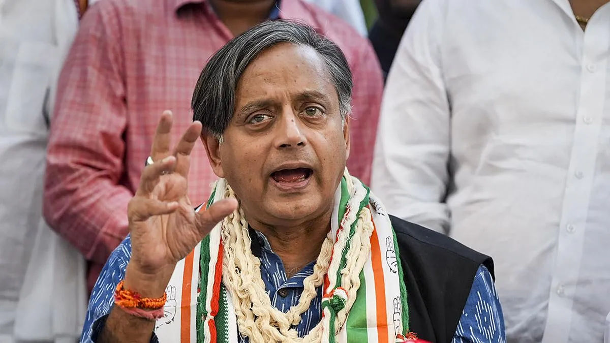 वामपंथी दल 21वीं सदी में प्रवेश करेंगे, लेकिन यह केवल 22वीं सदी में ही हो सकता है: थरूर