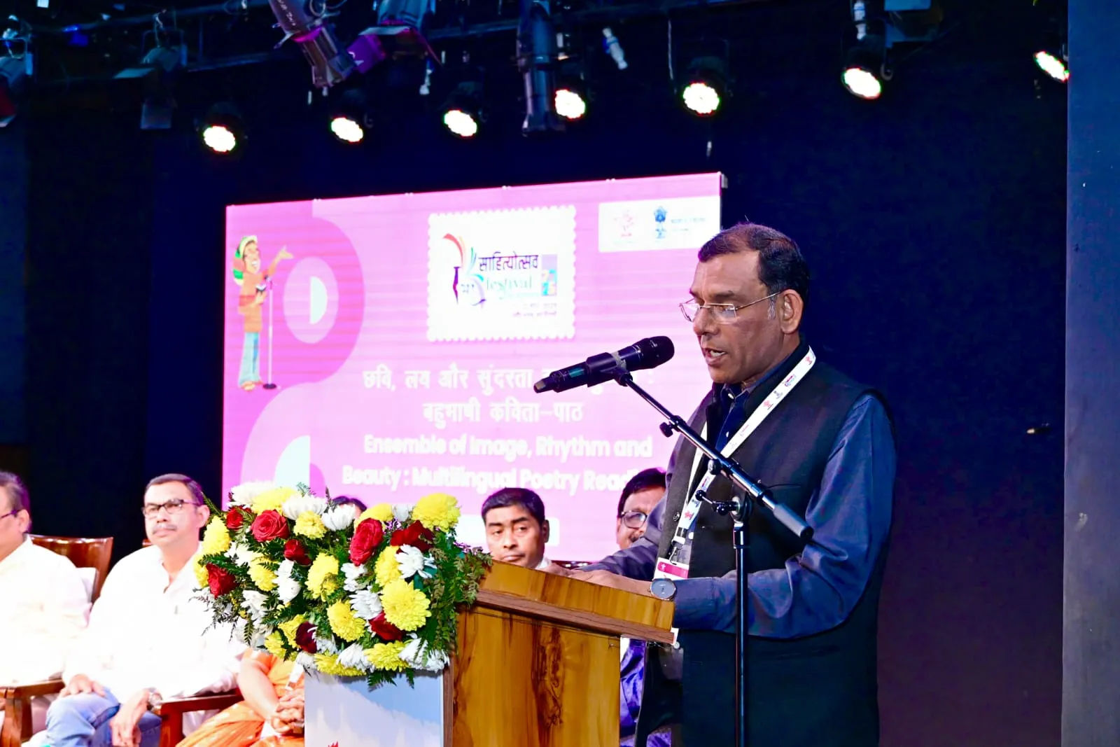 एशिया के सबसे बड़े साहित्य उत्सव में वरिष्ठ साहित्यकार डॉ.विवेक गौतम ने किया काव्यपाठ