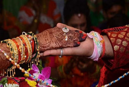 पति-पत्नी के रिश्ते में बढ़ती समस्याओं और विवादों का सामना करना एक चुनौती या समझौता