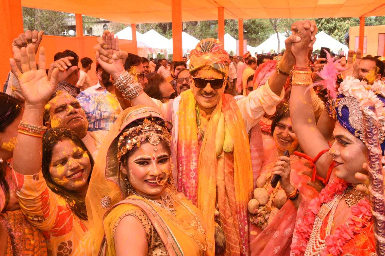 झारखंड हॉस्टल ऑनर एसोसिएशन की ओर से गुरुवार को रांची में होली मिलन समारोह का आयोजन धूमधाम से किया गया।