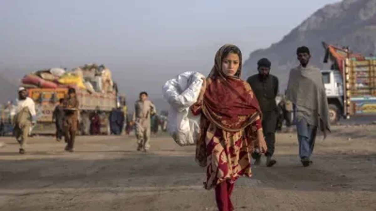 पाकिस्तान में अवैध रूप से घुसे 53 अफगान बच्चों को वापस भेजा गया