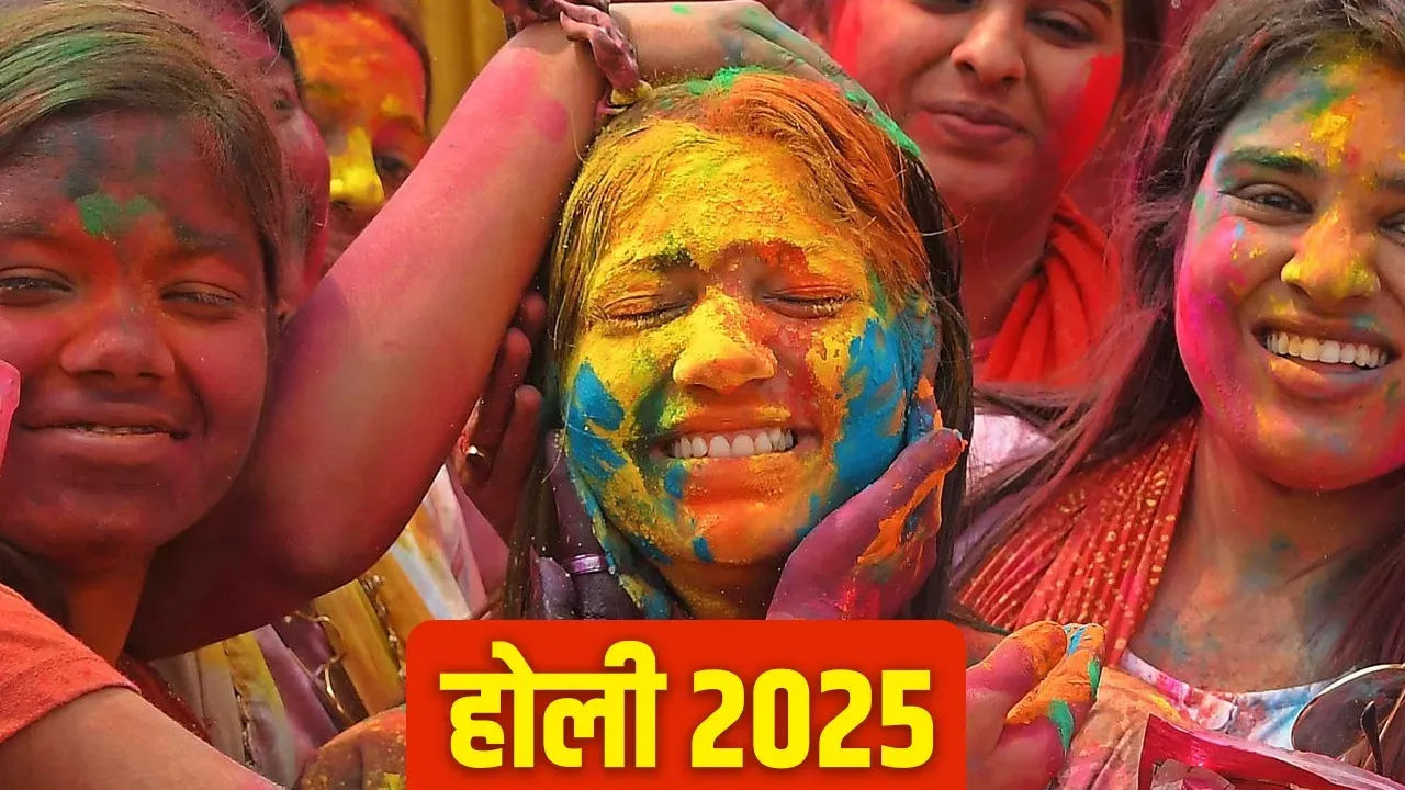 होली का त्योहार भारत में बहुत धूमधाम से मनाया जाता है। यह रंगों का त्योहार है, जिसमें लोग एक-दूसरे पर रंग डालते हैं,