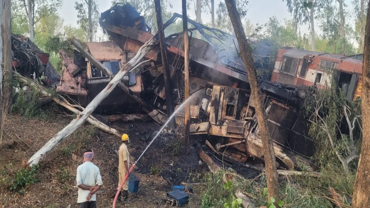 साहिबगंज में बड़ा रेल हादसा,फरक्का- एमजीआर रेलवे लाइन पर दो मालगाड़ी की जोरदार टक्कर