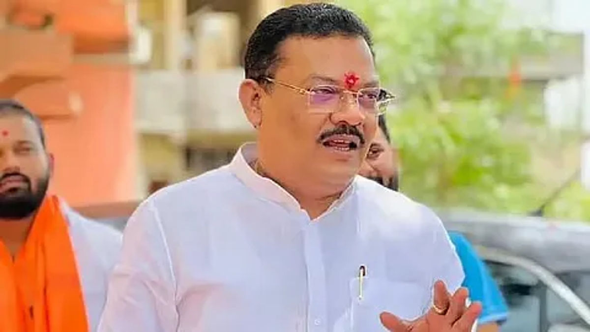 संजय शिरसाट यांनी म्हटले की “अबू आज़मी हे औरंगजेबाचे वंशज आहेत