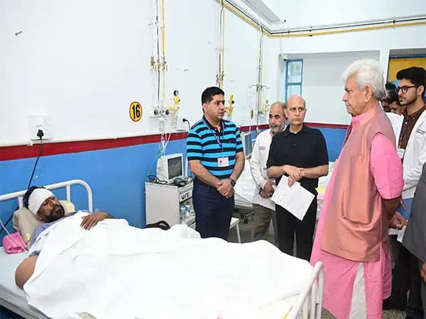 Working on plan to seek Centre’s help to rehabilitate residents affected by Pak shelling: J-K LG