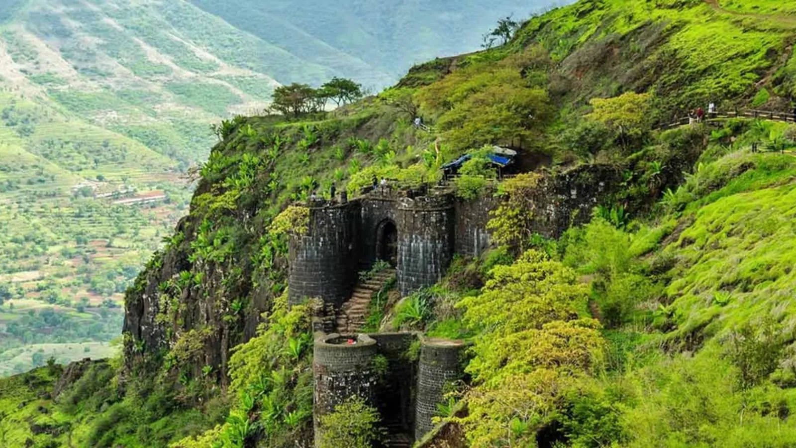 सिंहगढ़ किला भारी बारिश और भूस्खलन के खतरे के कारण अस्थायी रूप से बंद