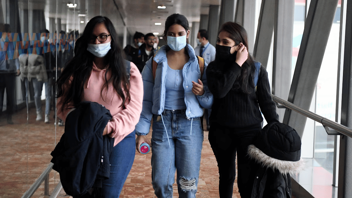अमेरिकेतील भारतीय विद्यार्थ्यांना अमेरिकन दूतावासाची सावधगिरी: शिक्षण अर्धवट सोडल्यास वीजा रद्द होऊ शकतो